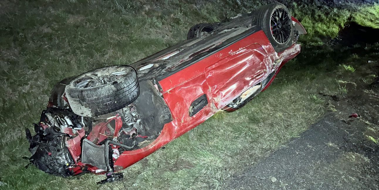 Der Mercedes überschlug sich nach dem Zusammenstoß.