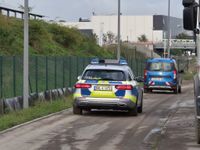 Polizei und Kampfmittel-Beseitigungsdienst rücken an.