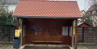 Die verwaiste Bushaltestelle in Breitenstein. Hier hoffen die Schüler der Gemeinschaftsschule, dass der Bus kommt. Bild: Hamann