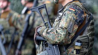 Der Bundeswehr mangelt es an Soldaten.