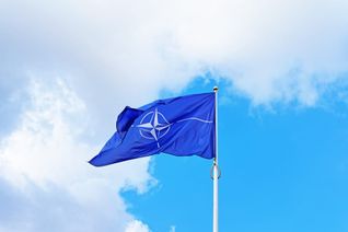 Flagge der NATO.