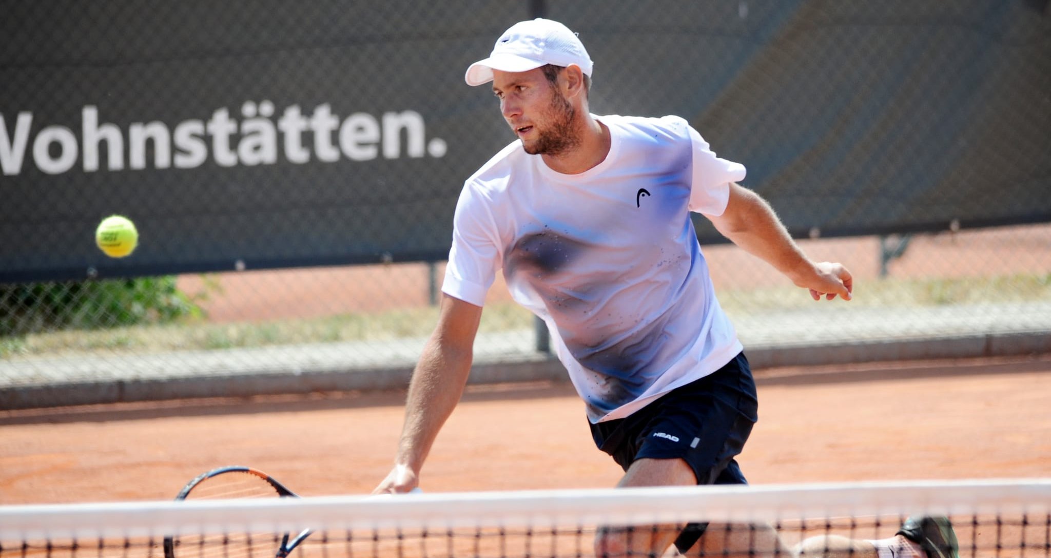 Adrian Kohler kann es auch in der Halle. Er setzte sich im Finale mit 6:4, 6:3 gegen Moritz Mayer durch.