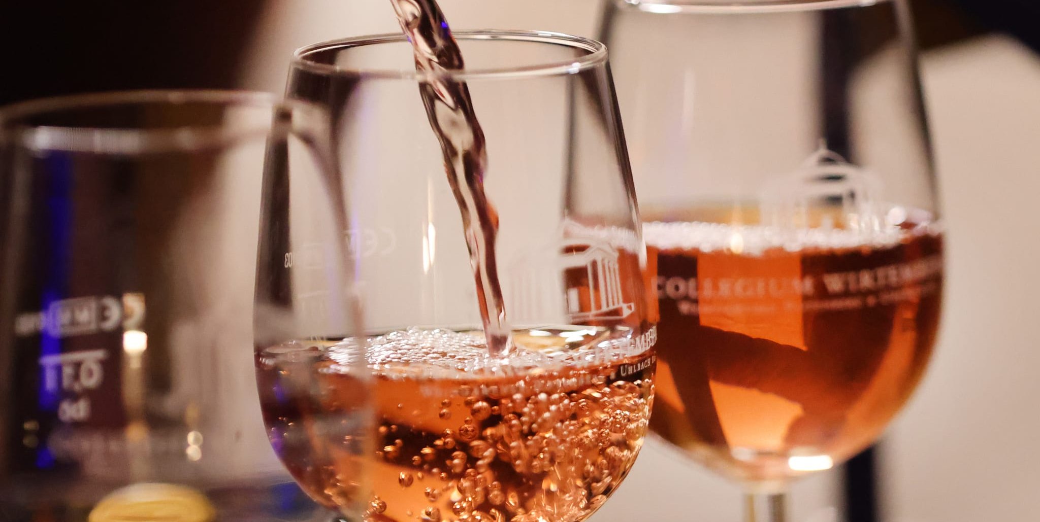 Eine vielfältige Auswahl an Wein und Sekt erwartet die Besucher des Weinspaziergangs.