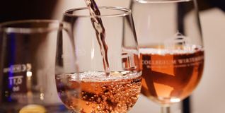 Eine vielfältige Auswahl an Wein und Sekt erwartet die Besucher des Weinspaziergangs.