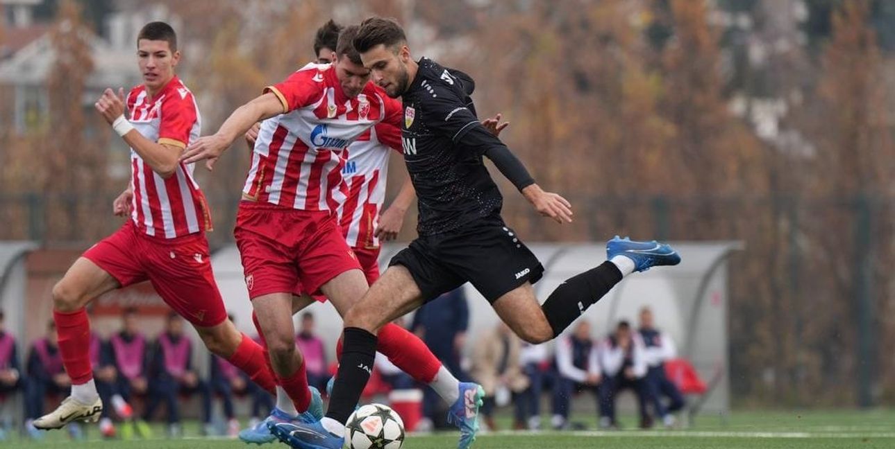 Der Sindelfinger Eliot Bujupi in Aktion für die U19 des VfB Stuttgart in der Partie  bei Roter Stern Belgrad. Bild: z