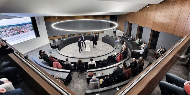 Bei der Einwohnerversammlung können sich Bürger über aktuelle Themen informieren.