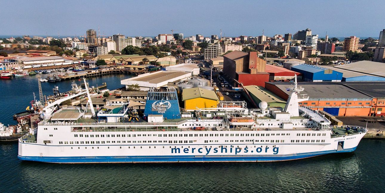 Das Schiff Africa Mercy, auf dem Katharina Schmidt ehrenamtlich arbeitet.