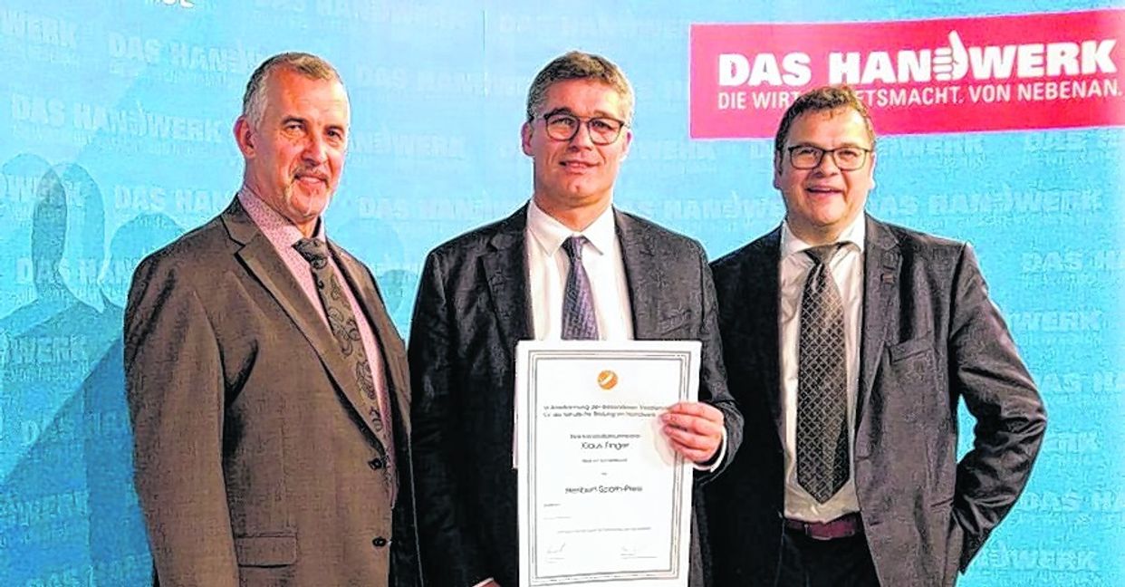 Von links: Thomas Keindorf (Vorsitzender der Stiftung für Begabtenförderung im Handwerk) und die Geschäftsführer von Elektro Breitling, Klaus Finger und Jörg Veit.  Bild: z