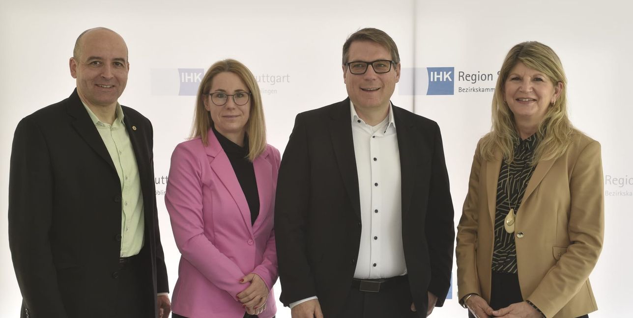 Das Präsidium der IHK-Bezirkskammer Böblingen (von links): Amin Khalsi (Vizepräsident Industrie), Katja Pacholczyk (Vizepräsidentin Dienstleistungen), Präsident Andreas Weeber (gesamt und Handel) und Christina Almert (Vizepräsidentin Handel und Bau).   Bild: Reichert