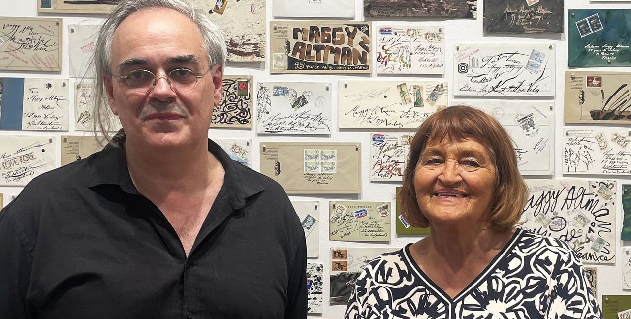 Maggy Mauritz und Frédéric Acquaviva im September 2024 in Paris. Die im Sindelfinger Bernet aufgewachsene Lettrismus-Künstlerin ist erneut in einer Ausstellung in Paris vertreten und wird ihre Arbeit zudem in London zeigen.