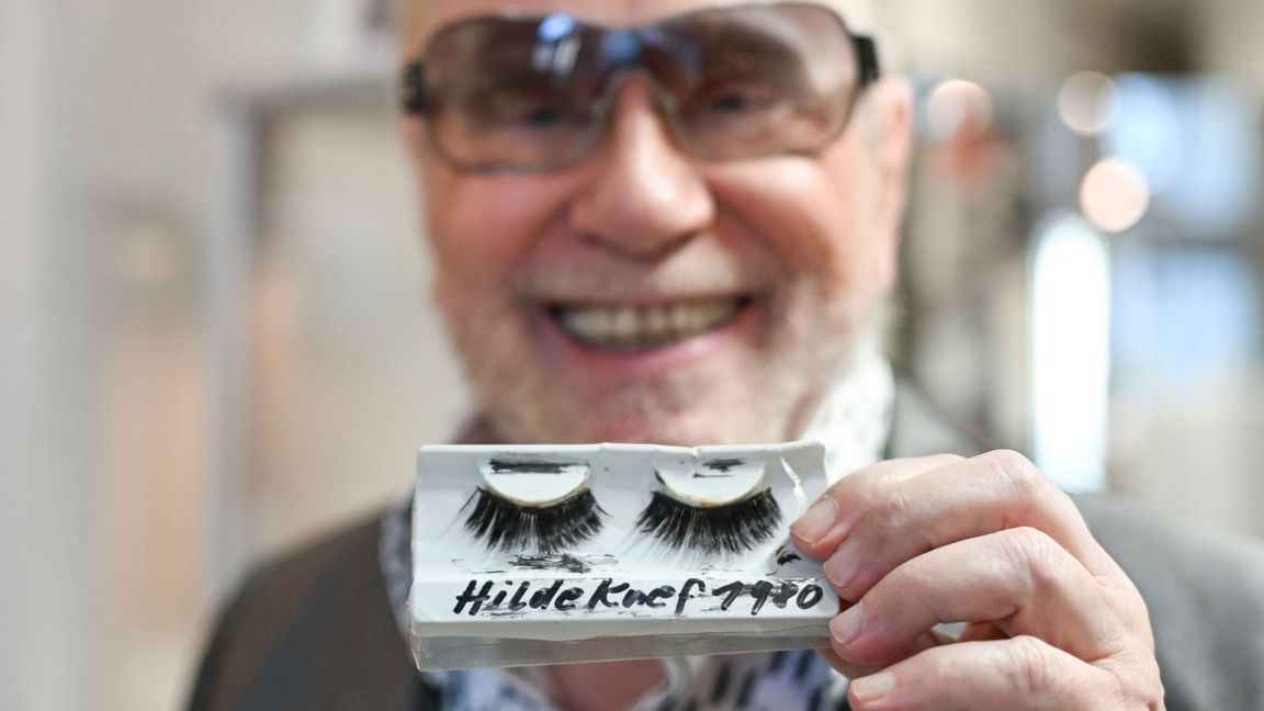 René Koch hält Erinnerungsstücke an Knef in Ehren.