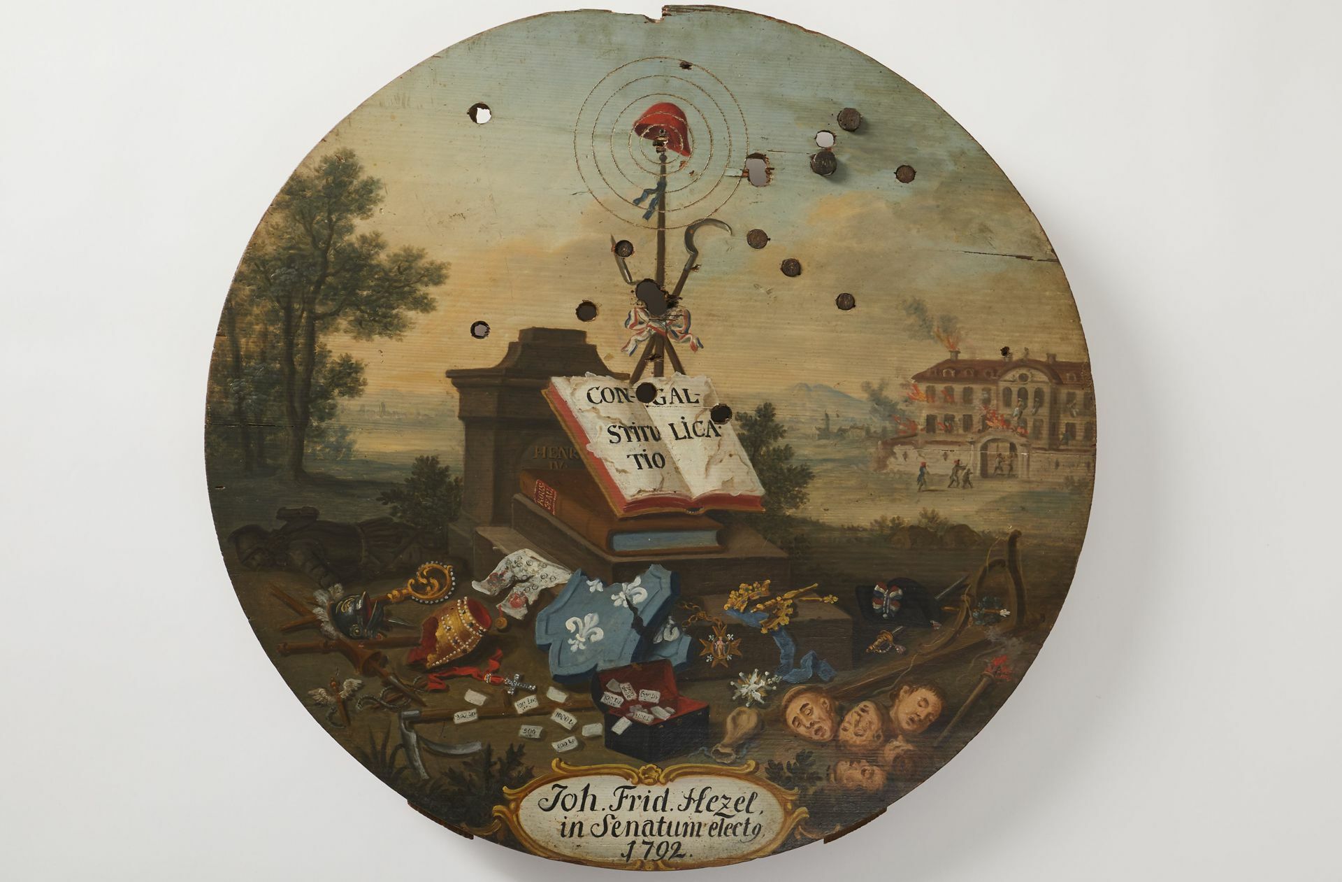 Die Schützenscheibe von 1792 schürte den Hass auf die Französische Revolution mit Motiven von abgeschlagenen Köpfen und Brandstiftern.  Ziel der Schützen war die Freiheitsmütze.  Die Feindschaft zwischen Deutschen und Franzosen hielt über Jahrhundert und kostete sehr vielen Menschen das Leben.
 Foto: Häll.-Fränk. Museum Schw..