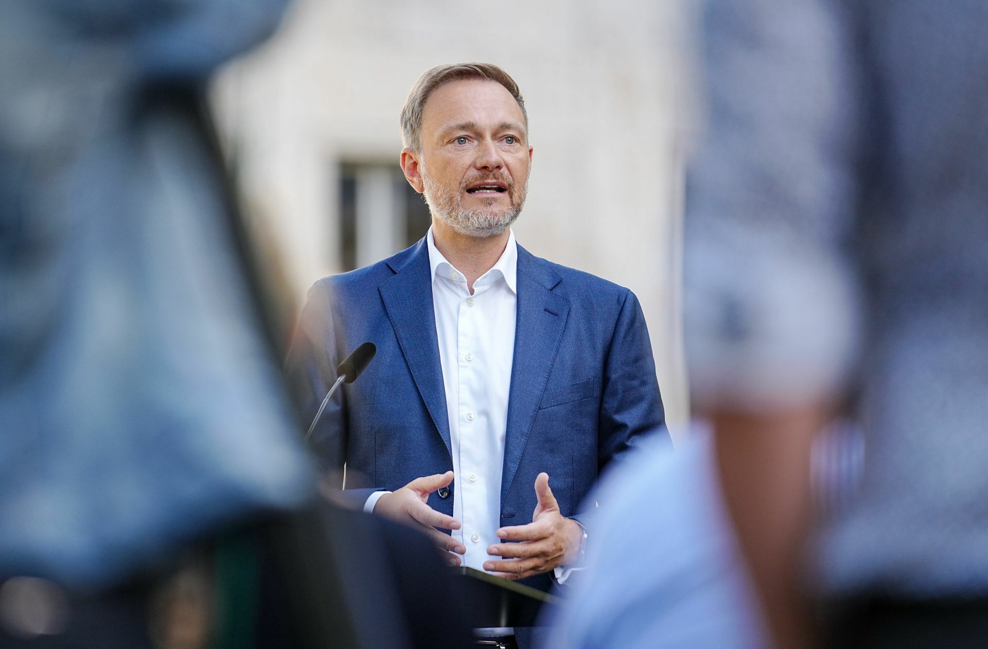 Bundesfinanzminister Christian Lindner strebt in der Krise immer wieder eine Entlastung auch der breiten Mitte an – obwohl eine zielgerichtete Förderung sinnvoller wäre.