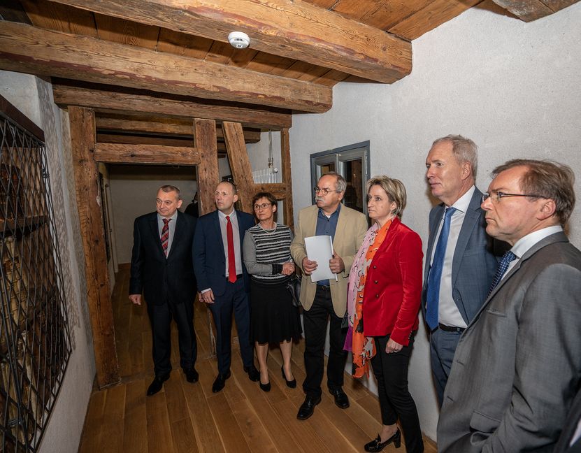 Die Ehrengäste beim CDU-Neujahrsempfang im Klösterle in Weil der Stadt. Von links Bürgermeister Thilo Schreiber, CDU-Stadtverbandsvorsitzender Joachim Oehler, Landtagsabgeordnete und Vize-Landtagspräsidentin Sabine Kurtz, Ministerin Nicole Hoffmeister-Kraut, Bundestagsabgeordneter Marc Biadarcz, Landtagsabgeordneter Paul Nemeth, Weil der Stadts Beigeordneter Jürgen Katz und Manfred Bürklen vom Förderverein Klösterle.           Bild: Richter