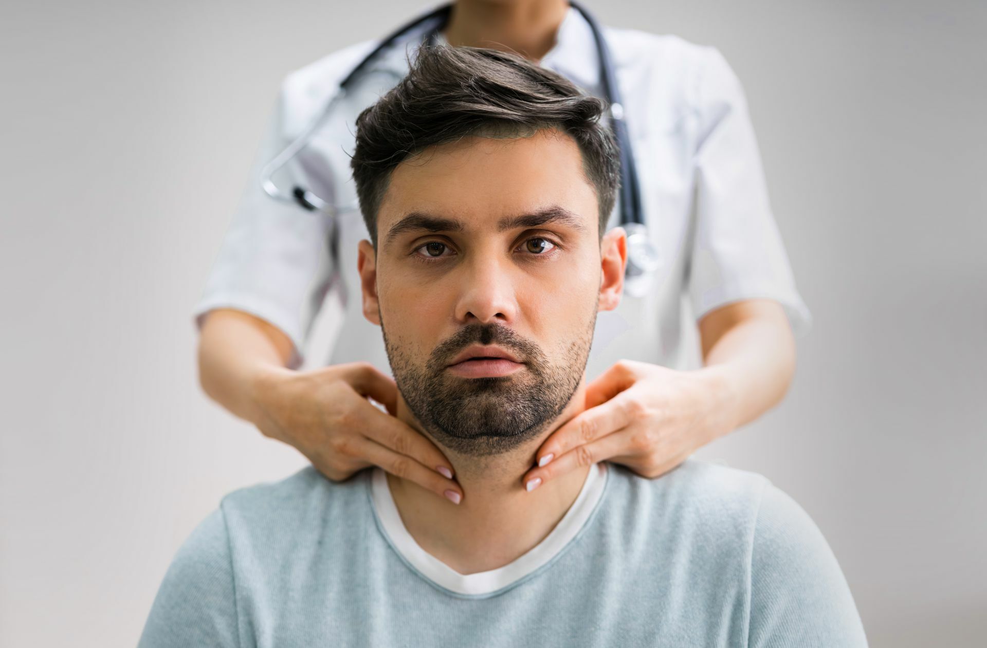 Manche Patienten befürchten bei angeschwollenen Lymphknoten einen Rückfall.