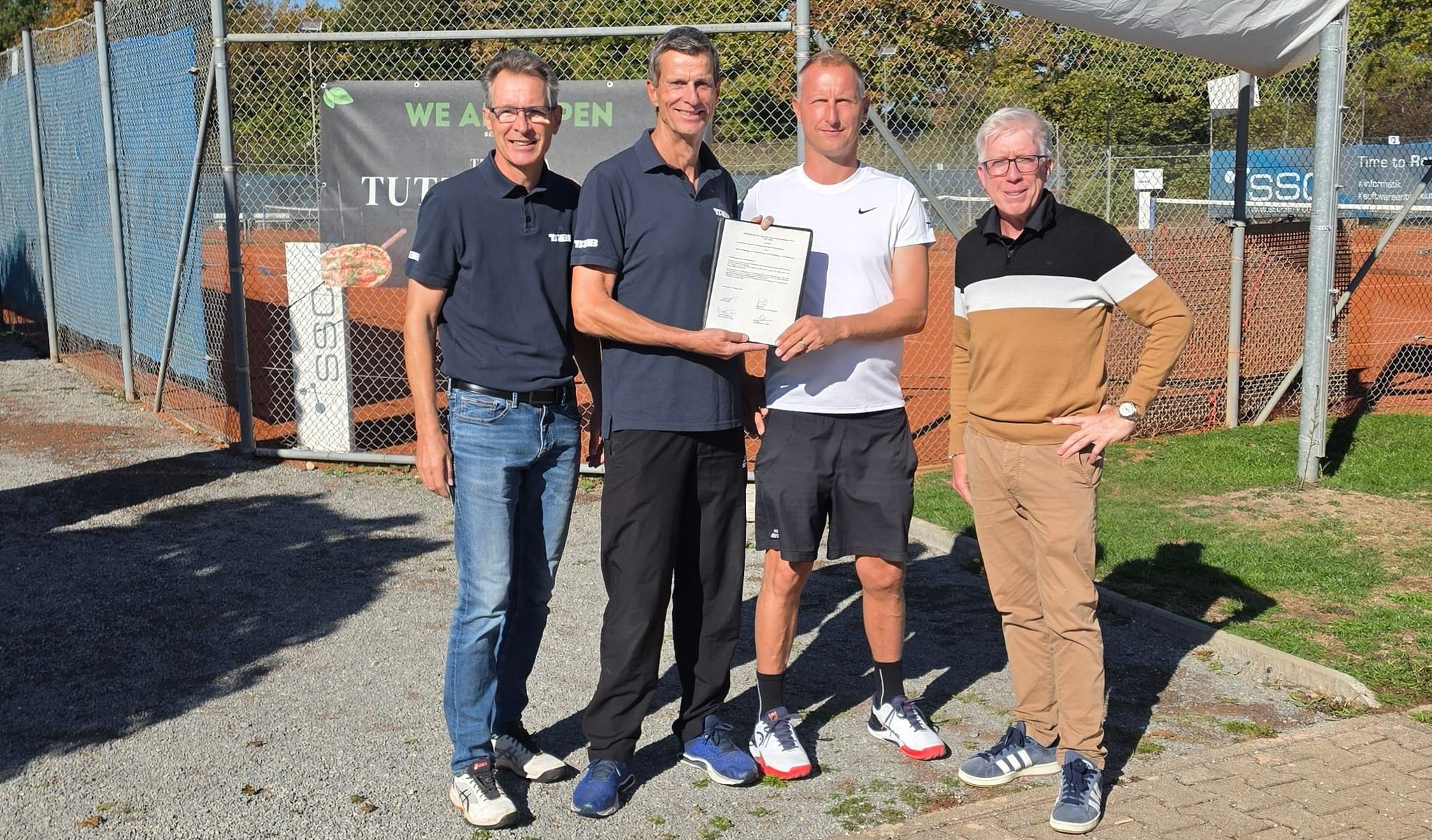 Von links: TABB-Geschäftsführer Jan Eble, TABB-Abteilungsleiter Torsten Kronshage, Cheftrainer Nils Muschiol und SVB-Vereinsmanager Harald Link.