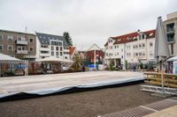 Auf dem Grünen Platz in Sindelfingen entsteht die Eisbahn für das Winterwunderland.