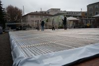 Auf dem Grünen Platz in Sindelfingen entsteht die Eisbahn für das Winterwunderland.