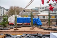 Auf dem Grünen Platz in Sindelfingen entsteht die Eisbahn für das Winterwunderland.