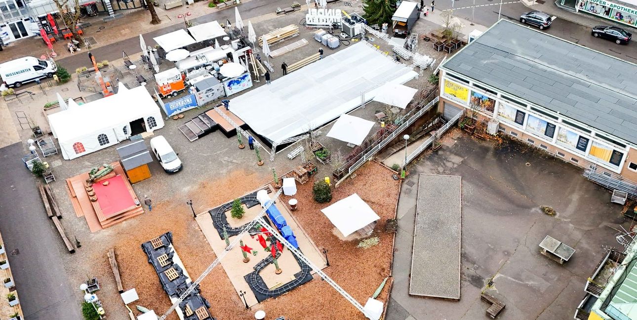 Die Vorbereitungen für das Winterwunderland in der Sindelfinger Innenstadt laufen auf Hochtouren.