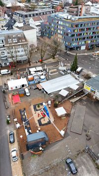 Auf dem Grünen Platz in Sindelfingen entsteht die Eisbahn für das Winterwunderland.