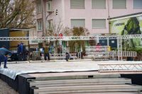 Auf dem Grünen Platz in Sindelfingen entsteht die Eisbahn für das Winterwunderland.