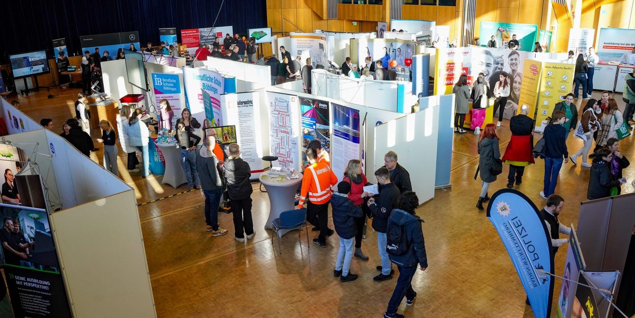 Am Samstag, 1. Februar, von 10 bis 15 Uhr, geht in der Sindelfinger Stadthalle bei freiem Eintritt die 12. Azubi-Messe von Röhm-Medien über die Bühne.
