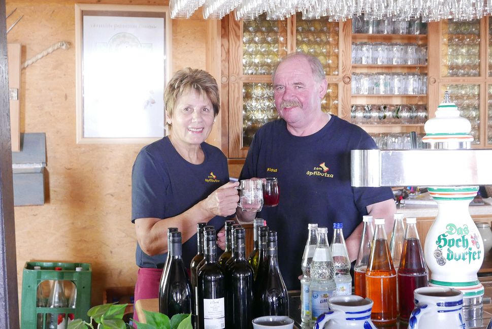 Freuen sich auf ihre Gäste: Elke und Klaus Bauer. Bild: Jung