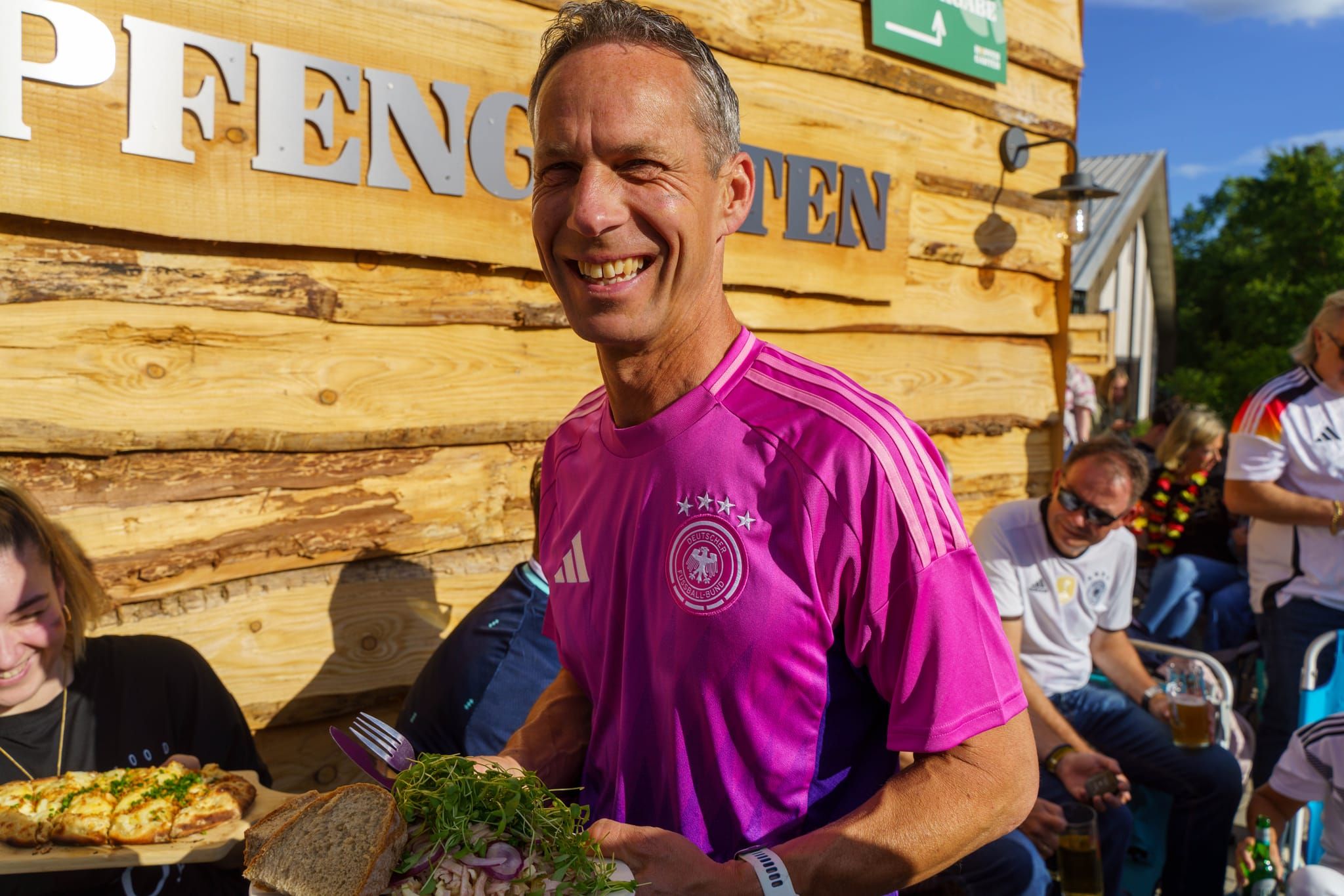 Fußball pur im Sindelfinger Hopfengarten. Der deutsche WM-Auftat gegen Curaçao.
