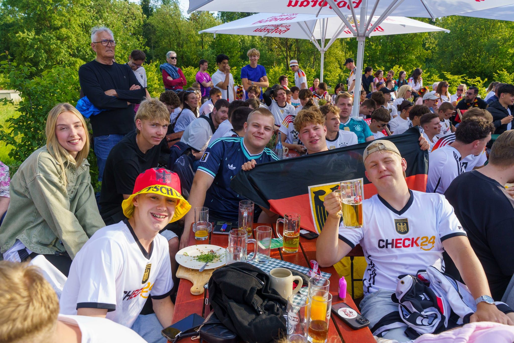 Fußball pur im Sindelfinger Hopfengarten. Der deutsche WM-Auftat gegen Curaçao.