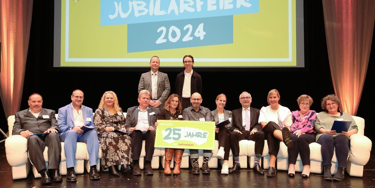 Für 25 Jahre Betriebszugehörigkeit erhielten die IHK-Urkunde: Georg Kintzi, Dirk Hatzfeld, Daniela Suglia, Heinrich Kurda, Elisabeth Jedrysiak, Michael Sahler, Melanie Riesch, Christiane Faber, Edith Sonntag und Barbara Fetzer.