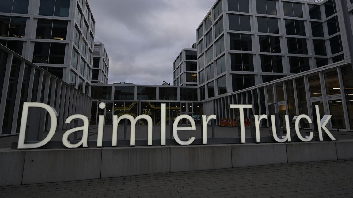 Daimler Truck bekommt die Flaute im nordamerikanischen Lkw-Markt zu spüren.