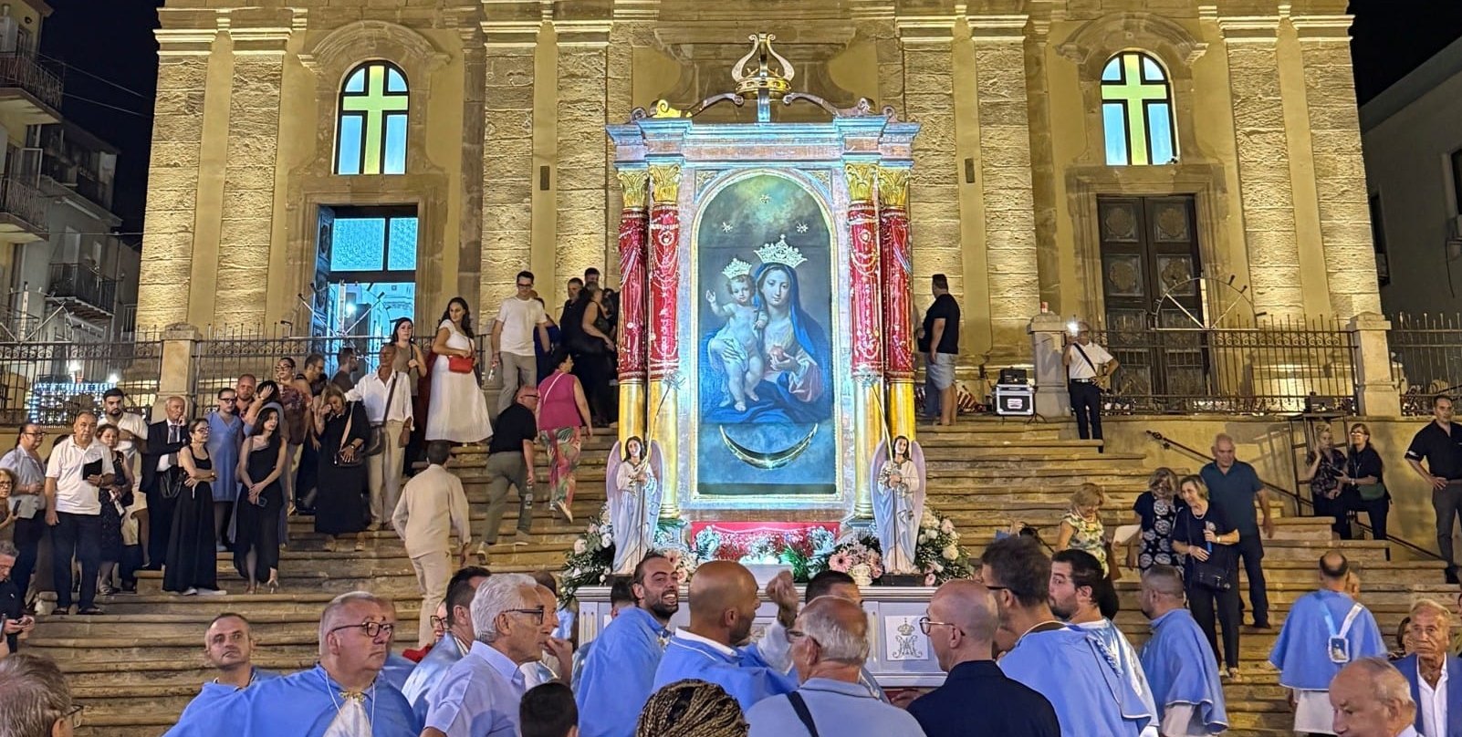 Höhepunkt des Besuchs war die feierliche Prozession zum traditionellen Marienfest.