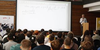 Rabbi Jeremy Milgrom bei bei seinem Vortrag in der Böblinger Akademie für Datenverarbeitung.