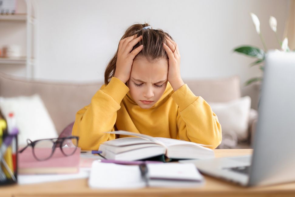Kinder und Jugendliche leiden anders als Erwachsene. Auch währen der Corona-Pandemie.    Bild: Arsenii/Adobe Stock