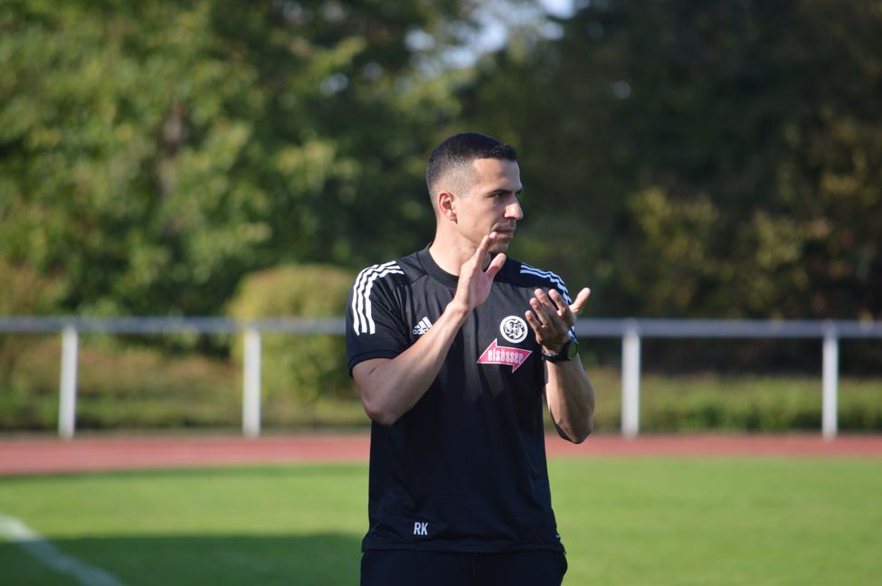 VfL-Trainer Roberto Klug freut sich über die beiden Neuzugänge. Bild:Zvizdiç