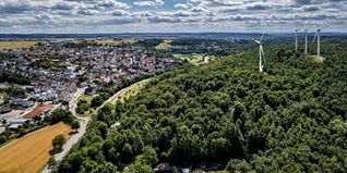 Grafenau lehnt alle Windkraftvorranggebiete ab – die Region hält am Gebiet BB-17 (Baumberg) fest. In der Visualisierung sind vier Anlagen gegenüber von Döffingen eingezeichnet.