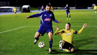 Sindelfingens Tahir Bahadir (links) sah in der 71. Minute die Rote Karte.