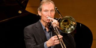 Der Meisterposaunist mit seinem Arbeitsgerät. Am Freitag ist er wieder in Böblingen zu Gast.