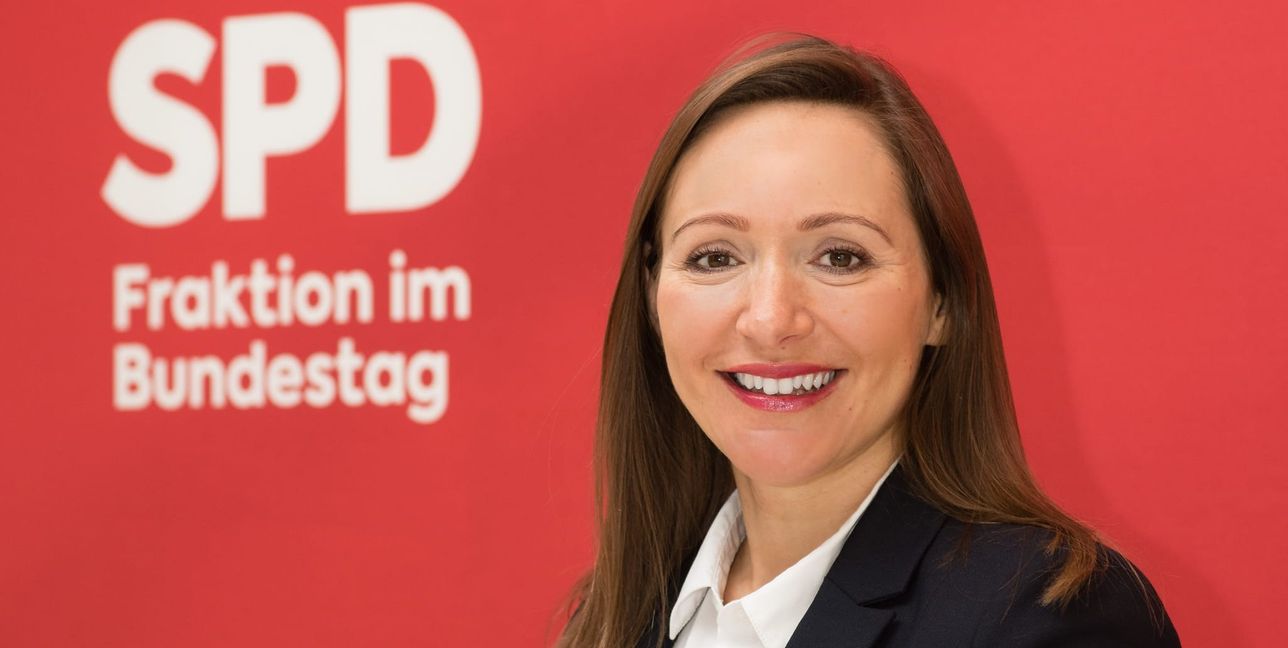 Jasmina Hostert auf Dialogtour.
