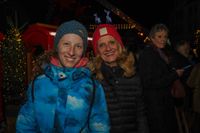 Gemeinsames Weihnachtsliedersingen mit den Hanke Brothers auf dem Grünen Platz.