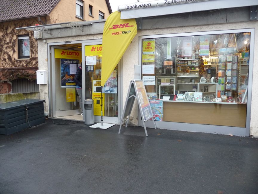 Der Kiosk am Magstadter Friedhof mit DHL-Paketshop und großer Lotto-Werbung. Wer dort spielen will, hat momentan kein Glück.    Bild: Reichert