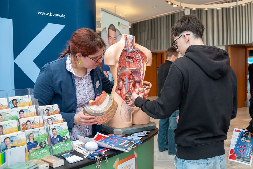 Beim Azubi-Quest stellte der Klinikverbund Südwest die Frage, welches Organ wo im Körper zu finden ist.