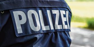 Die beiden Polizisten wurden bei dem Einsatz am Samstagabend in Magstadt leicht verletzt.