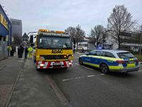 Unfall in der Böblinger Straße: Zwei Autos nach Vorfahrtsmissachtung abgeschleppt.