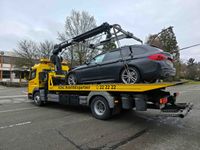 Unfall in der Böblinger Straße: Zwei Autos nach Vorfahrtsmissachtung abgeschleppt.