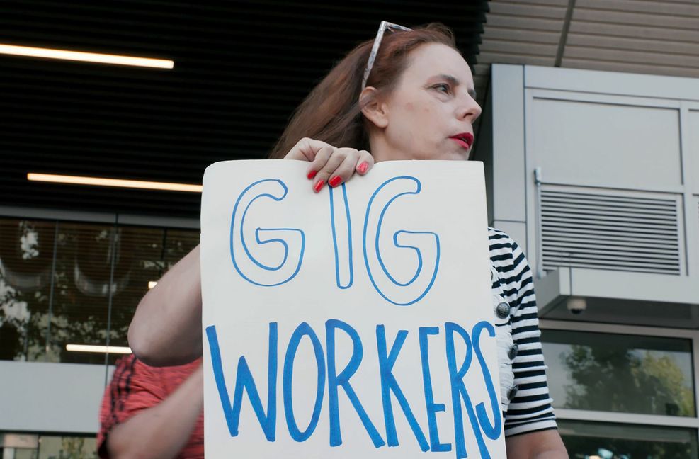 Wer für Uber  arbeitet, nennt sich Gig Worker –  und hat oft Probleme. Foto: Point du Jour