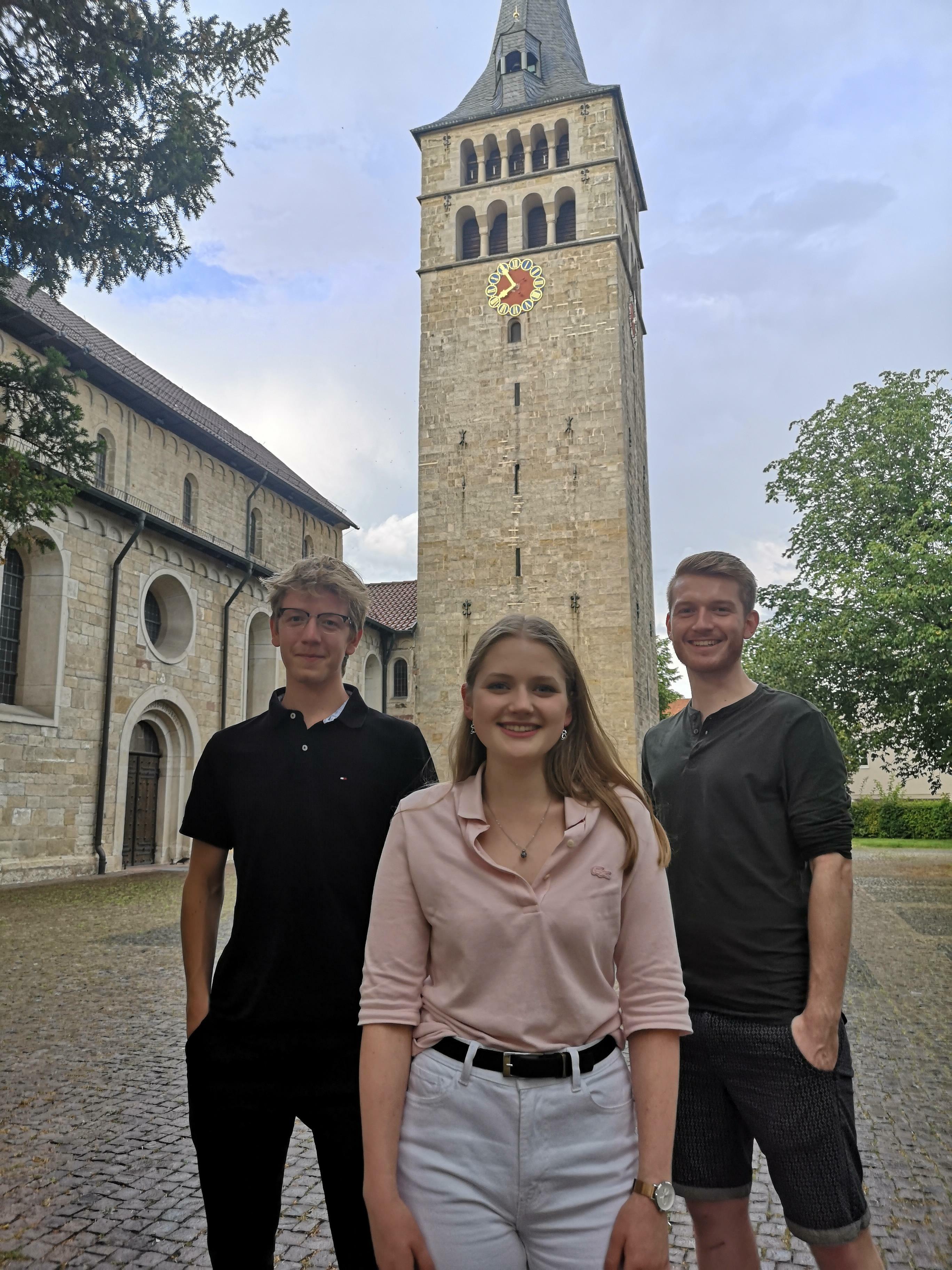 Der neue Vorsitzende der Jugendbürgerstiftung Patrick Schmid mit seinen Stellvertretern Alina-Aimée Braumann und Julian Prigl.