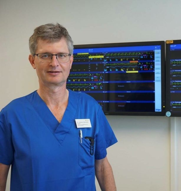 Intensivmediziner Dr. Ostermeier. Bild: Klinikverbund Südwest