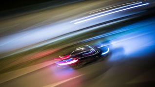 Auf Deutschlands Straßen wächst die Zahl der Raser und Rennfahrer. Seitdem die Bundesregierung das Rasen im Jahr 2017 zum Straftatbestand gemacht hat, sind die Fallzahlen in vielen Bundesländern zum Teil dramatisch gestiegen.